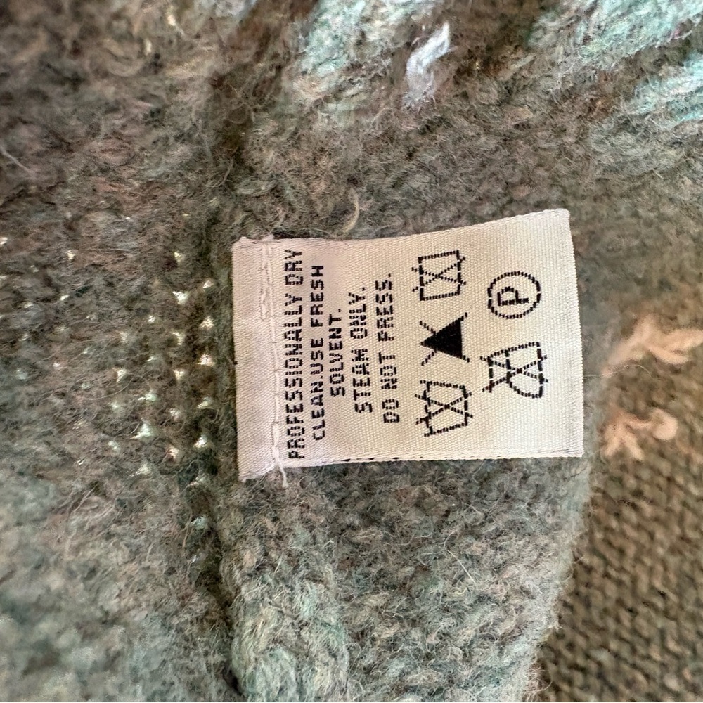 Eddie Bauer 100% Wool Light Green Sweater with Snowflakes size Women’s Medium - Picture 7 of 9